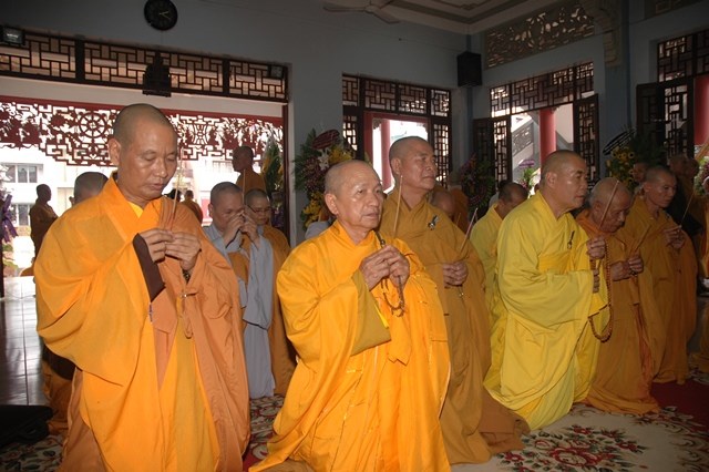 Các phái đoàn viếng tang lễ ĐLHT Thích Từ Nhơn chiều tối ngày thứ hai 27/4