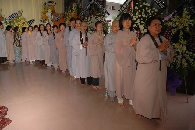 Các phái đoàn viếng tang lễ ĐLHT Thích Từ Nhơn chiều tối ngày thứ hai 27/4