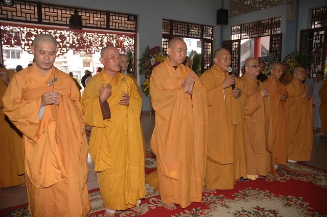 Các phái đoàn viếng tang lễ ĐLHT Thích Từ Nhơn chiều tối ngày thứ hai 27/4