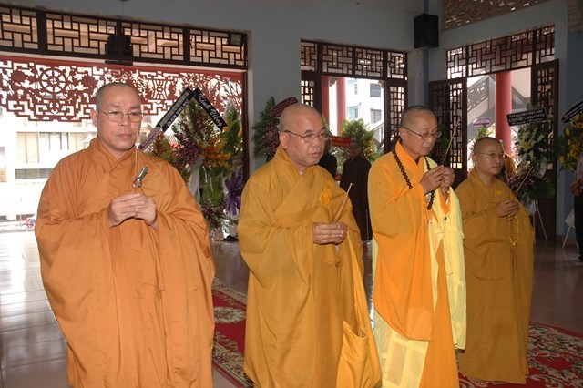 Các phái đoàn viếng tang lễ ĐLHT Thích Từ Nhơn chiều tối ngày thứ hai 27/4