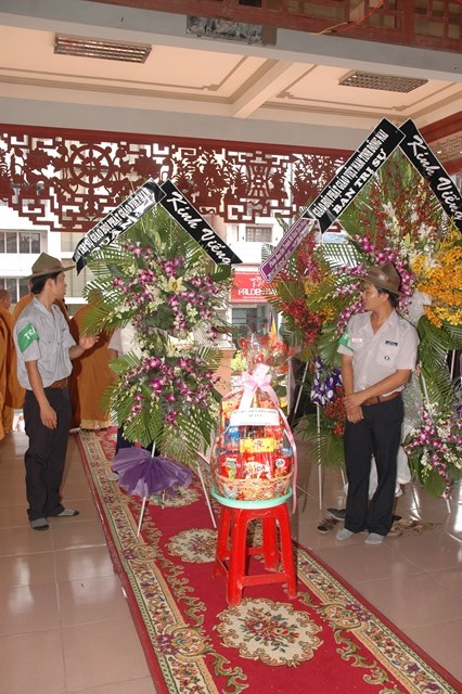 Các phái đoàn viếng tang lễ ĐLHT Thích Từ Nhơn chiều tối ngày thứ hai 27/4