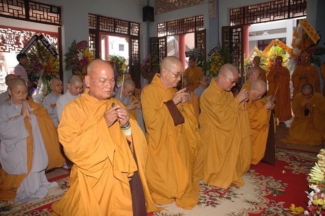 Các phái đoàn viếng tang lễ ĐLHT Thích Từ Nhơn chiều tối ngày thứ hai 27/4