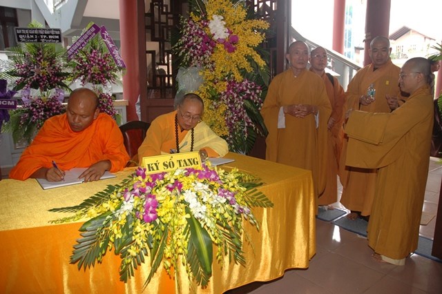 Các phái đoàn viếng tang lễ ĐLHT Thích Từ Nhơn chiều tối ngày thứ hai 27/4