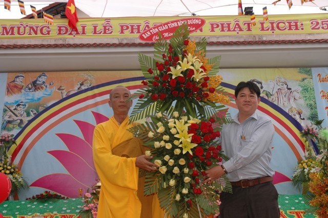 Bình Dương: Thuận An chào mừng Đại Lễ Phật Đản PL 2557