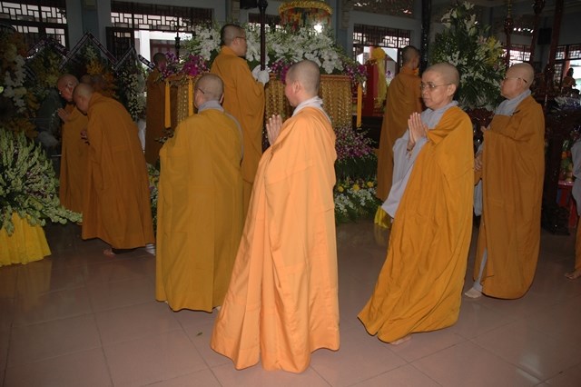 Các phái đoàn viếng tang lễ ĐLHT Thích Từ Nhơn chiều tối ngày thứ hai 27/4