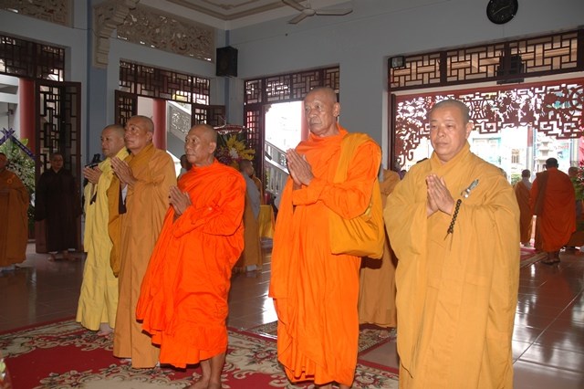 Các phái đoàn viếng tang lễ ĐLHT Thích Từ Nhơn chiều tối ngày thứ hai 27/4