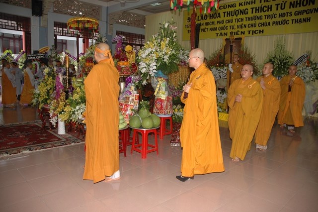 Các phái đoàn viếng tang lễ ĐLHT Thích Từ Nhơn chiều tối ngày thứ hai 27/4