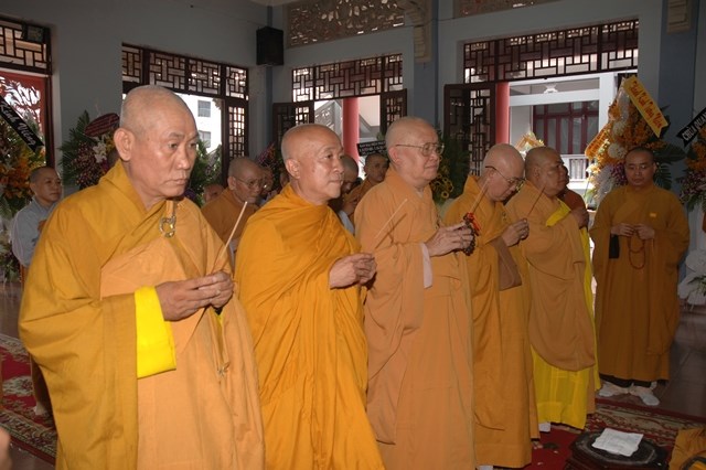 Các phái đoàn viếng tang lễ ĐLHT Thích Từ Nhơn chiều tối ngày thứ hai 27/4