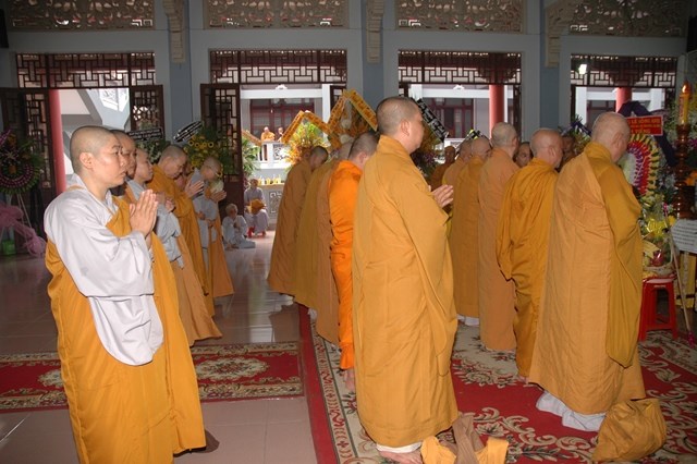 Các phái đoàn viếng tang lễ ĐLHT Thích Từ Nhơn chiều tối ngày thứ hai 27/4