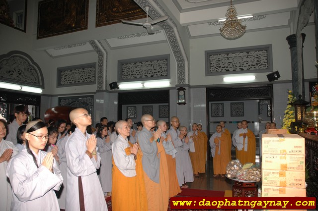 TP. HCM: Quan Âm Tu Viện cúng dường 13 trường hạ