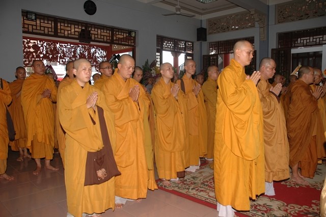 Các phái đoàn viếng tang lễ ĐLHT Thích Từ Nhơn chiều tối ngày thứ hai 27/4