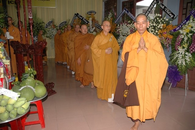 Các phái đoàn viếng tang lễ ĐLHT Thích Từ Nhơn chiều tối ngày thứ hai 27/4