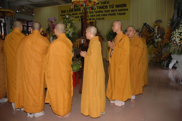 Các phái đoàn viếng tang lễ ĐLHT Thích Từ Nhơn chiều tối ngày thứ hai 27/4
