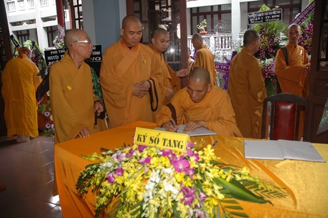 Các phái đoàn viếng tang lễ ĐLHT Thích Từ Nhơn chiều tối ngày thứ hai 27/4