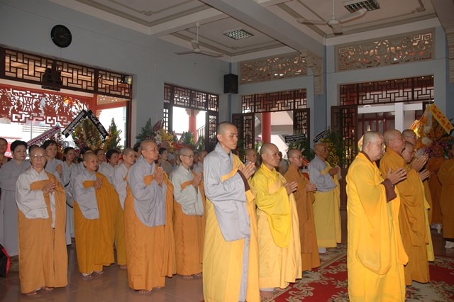 Các phái đoàn viếng tang lễ ĐLHT Thích Từ Nhơn chiều tối ngày thứ hai 27/4