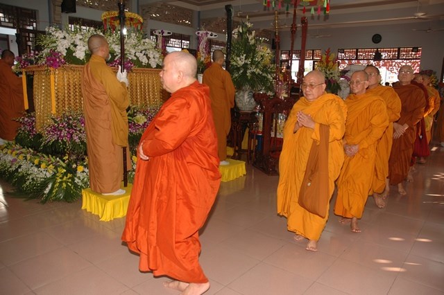 Các phái đoàn viếng tang lễ ĐLHT Thích Từ Nhơn chiều tối ngày thứ hai 27/4