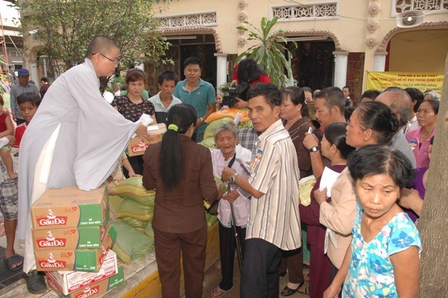 Bình Dương: Thuận An chào mừng Đại Lễ Phật Đản PL 2557