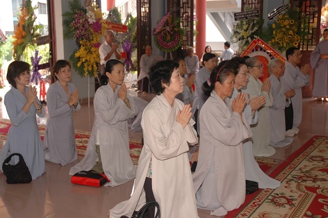 Các phái đoàn viếng tang lễ ĐLHT Thích Từ Nhơn chiều tối ngày thứ hai 27/4