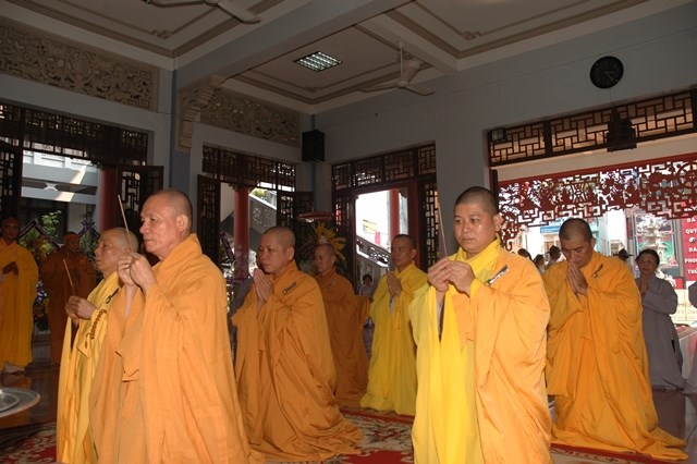 Các phái đoàn viếng tang lễ ĐLHT Thích Từ Nhơn chiều tối ngày thứ hai 27/4