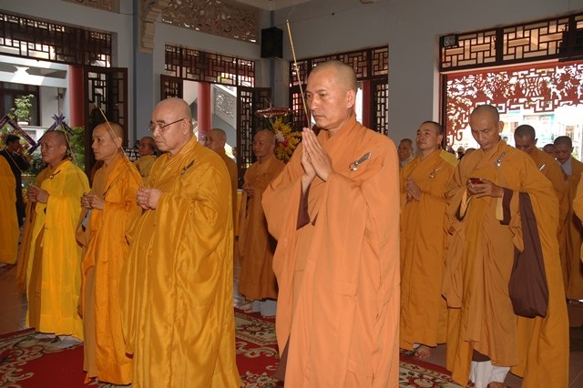 Các phái đoàn viếng tang lễ ĐLHT Thích Từ Nhơn chiều tối ngày thứ hai 27/4