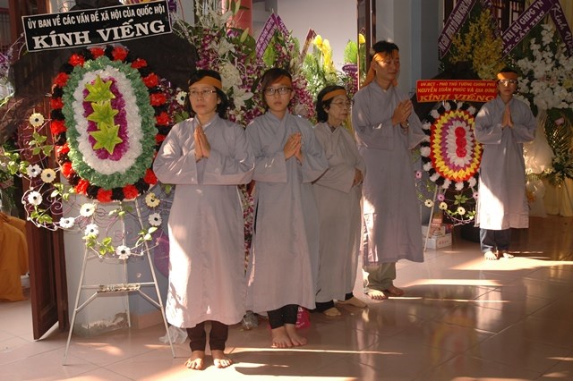 Các phái đoàn viếng tang lễ ĐLHT Thích Từ Nhơn chiều tối ngày thứ hai 27/4