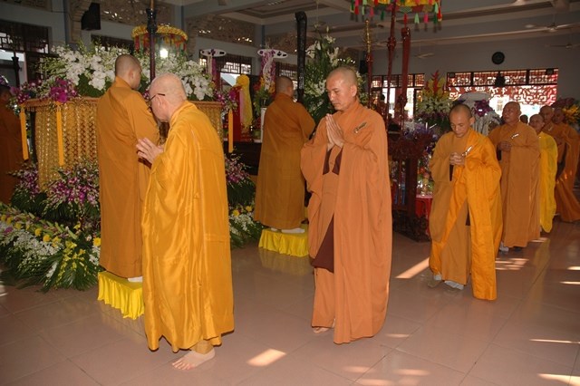 Các phái đoàn viếng tang lễ ĐLHT Thích Từ Nhơn chiều tối ngày thứ hai 27/4