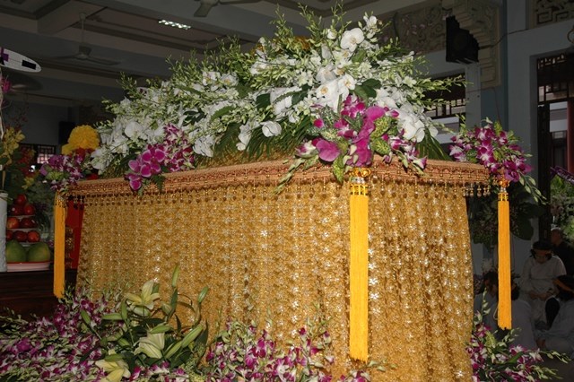 Các phái đoàn viếng tang lễ ĐLHT Thích Từ Nhơn chiều tối ngày thứ hai 27/4