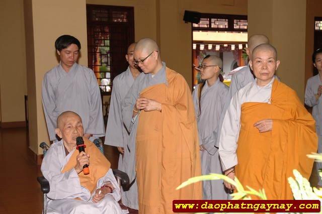 TP. HCM: Quan Âm Tu Viện cúng dường 13 trường hạ