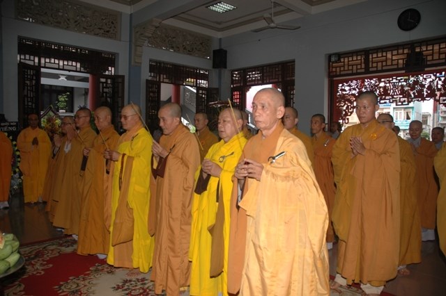 Các phái đoàn viếng tang lễ ĐLHT Thích Từ Nhơn chiều tối ngày thứ hai 27/4