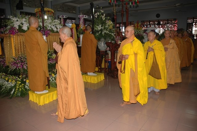 Các phái đoàn viếng tang lễ ĐLHT Thích Từ Nhơn chiều tối ngày thứ hai 27/4