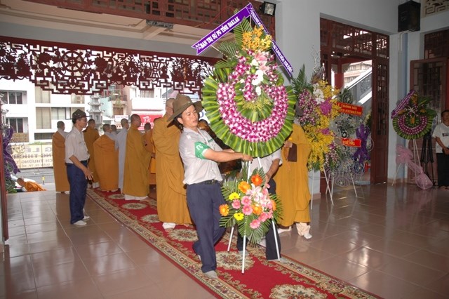 Các phái đoàn viếng tang lễ ĐLHT Thích Từ Nhơn chiều tối ngày thứ hai 27/4