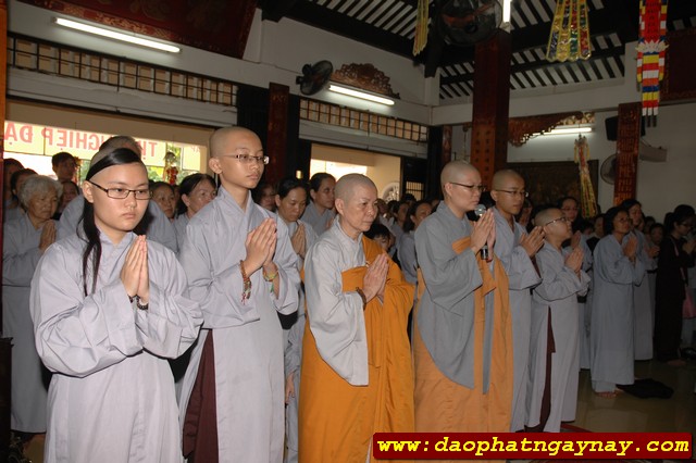 TP. HCM: Quan Âm Tu Viện cúng dường 13 trường hạ