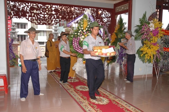 Các phái đoàn viếng tang lễ ĐLHT Thích Từ Nhơn chiều tối ngày thứ hai 27/4