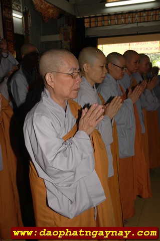 TP. HCM: Quan Âm Tu Viện cúng dường 13 trường hạ