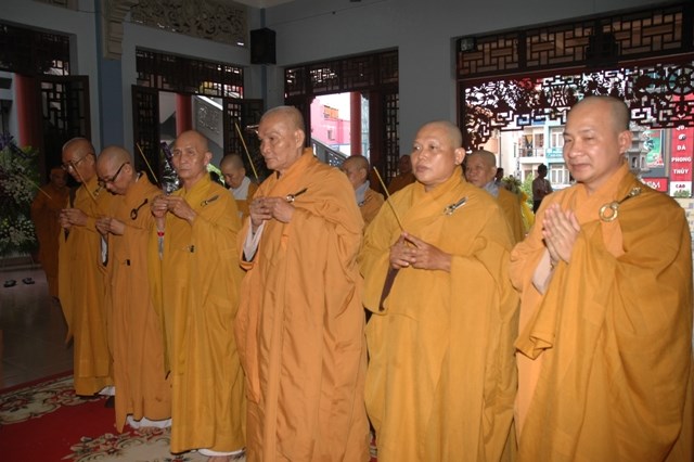 Các phái đoàn viếng tang lễ ĐLHT Thích Từ Nhơn chiều tối ngày thứ hai 27/4