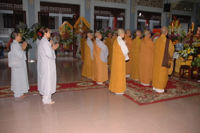 Các phái đoàn viếng tang lễ ĐLHT Thích Từ Nhơn chiều tối ngày thứ hai 27/4