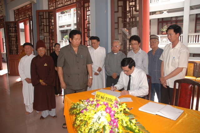 TP. HCM: Các phái đoàn viếng tang lê ĐLHT Thích Từ Nhơn ngày thứ nhất