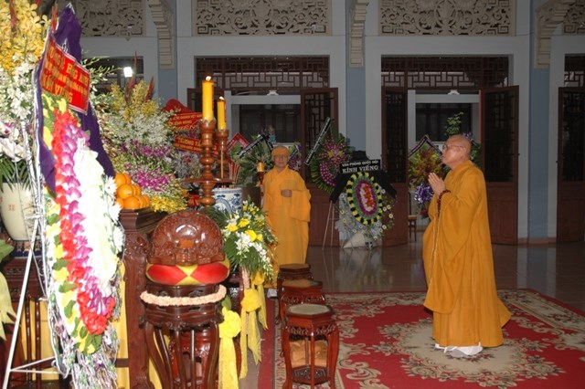Các phái đoàn viếng tang lễ ĐLHT Thích Từ Nhơn chiều tối ngày thứ hai 27/4