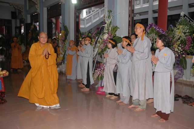 Các phái đoàn viếng tang lễ ĐLHT Thích Từ Nhơn chiều tối ngày thứ hai 27/4