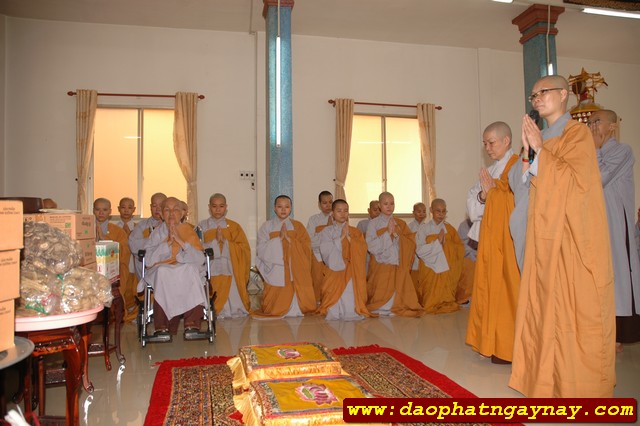 TP. HCM: Quan Âm Tu Viện cúng dường 13 trường hạ