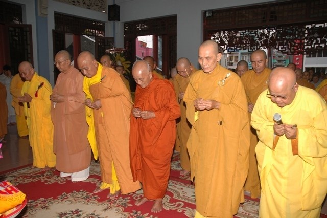 Các phái đoàn viếng tang lễ ĐLHT Thích Từ Nhơn chiều tối ngày thứ hai 27/4