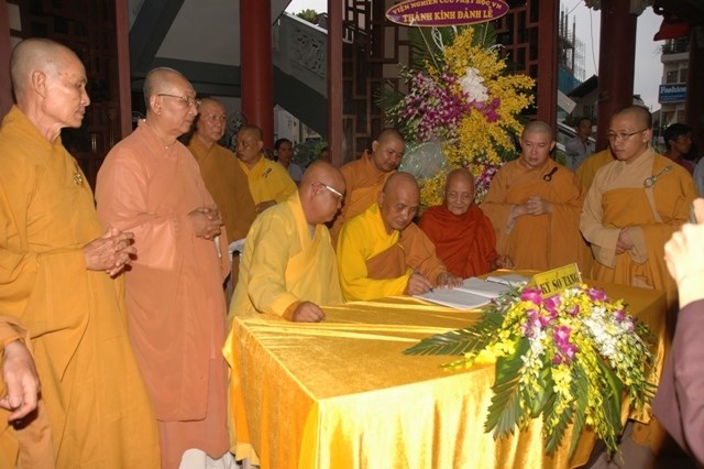 Các phái đoàn viếng tang lễ ĐLHT Thích Từ Nhơn chiều tối ngày thứ hai 27/4