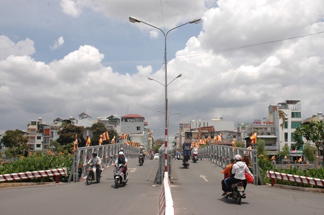 TP. HCM: Tỏa sáng thất liên đăng
