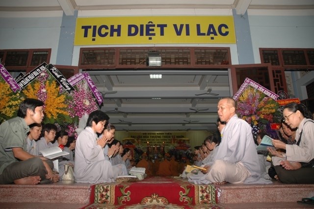 Các phái đoàn viếng tang lễ ĐLHT Thích Từ Nhơn chiều tối ngày thứ hai 27/4