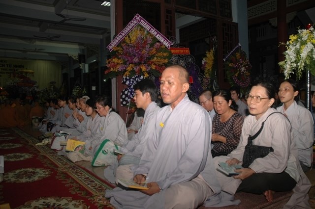 Các phái đoàn viếng tang lễ ĐLHT Thích Từ Nhơn chiều tối ngày thứ hai 27/4