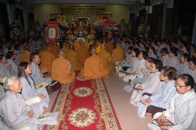 Các phái đoàn viếng tang lễ ĐLHT Thích Từ Nhơn chiều tối ngày thứ hai 27/4