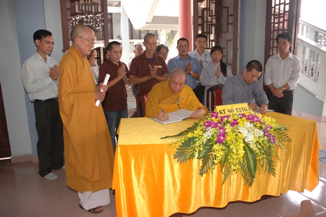 TP. HCM: Các phái đoàn viếng tang lê ĐLHT Thích Từ Nhơn ngày thứ nhất