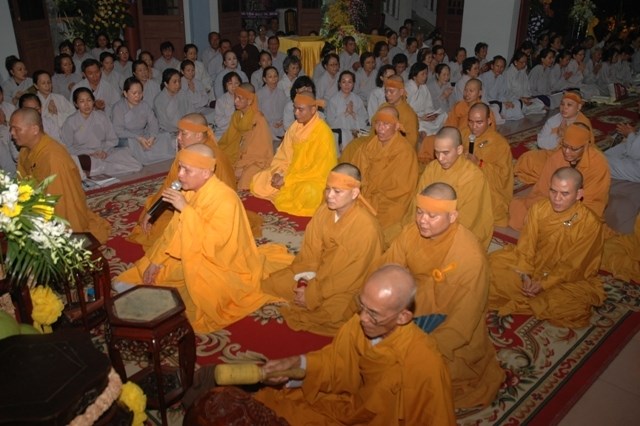 Các phái đoàn viếng tang lễ ĐLHT Thích Từ Nhơn chiều tối ngày thứ hai 27/4