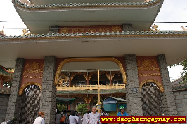 TP. HCM: Quan Âm Tu Viện cúng dường 13 trường hạ