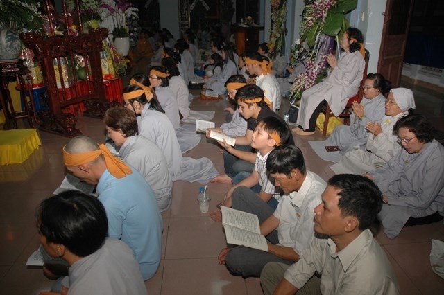 Các phái đoàn viếng tang lễ ĐLHT Thích Từ Nhơn chiều tối ngày thứ hai 27/4